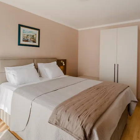 Apartment Elvira *