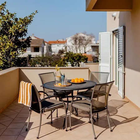 Elvira Apartment