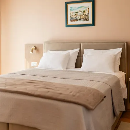 Elvira Apartment