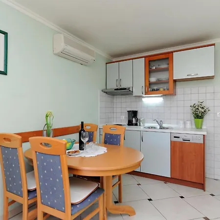 Elvira Apartment